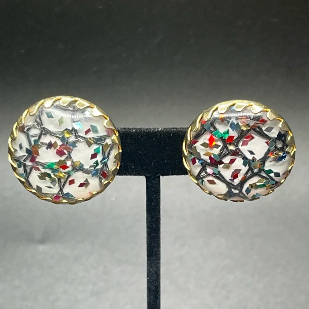 vintage sarah coventry confetti lucite clip on earrings gold tone round